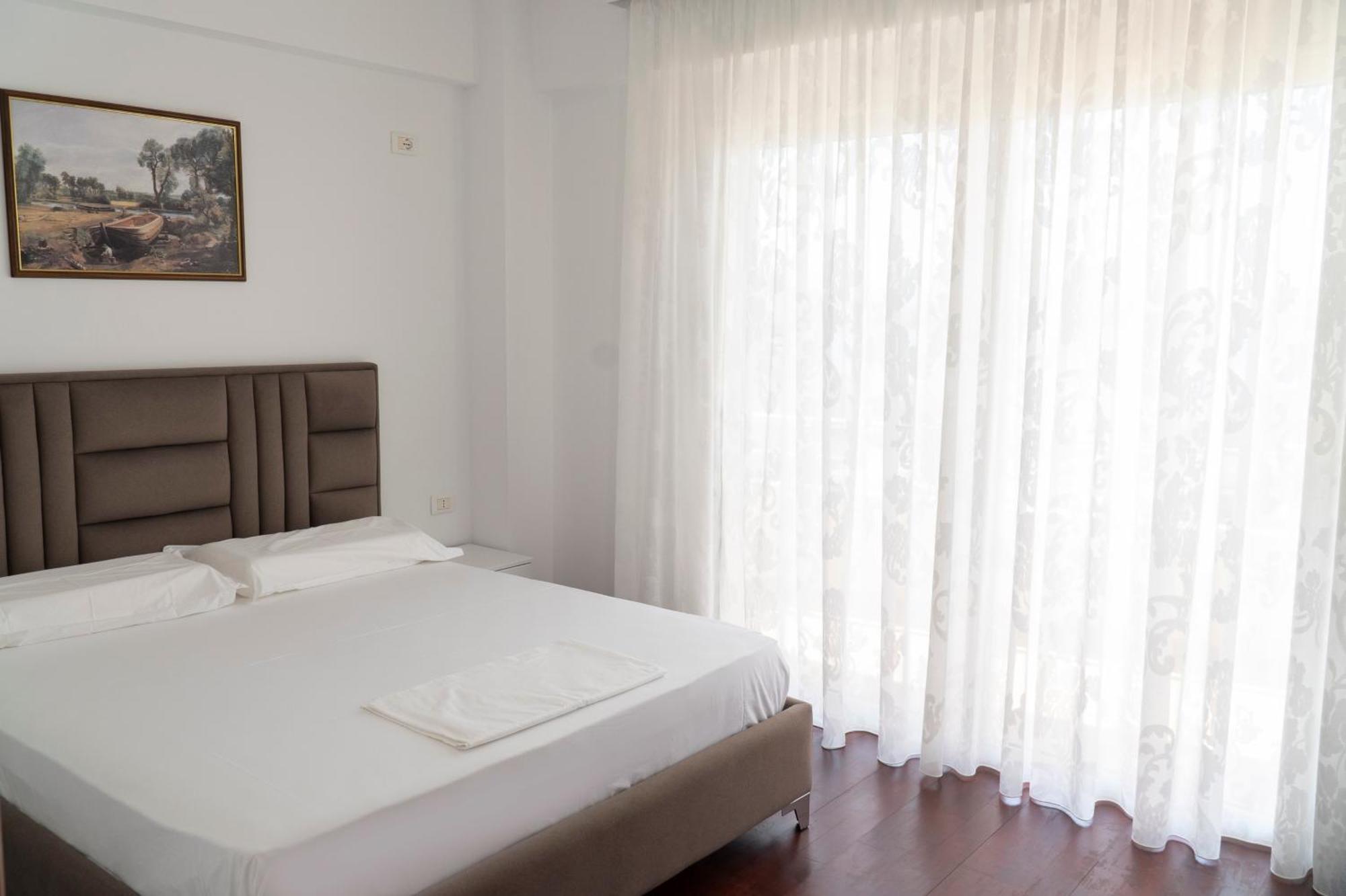 Apartmán Center Sea View Sarandë Exteriér fotografie